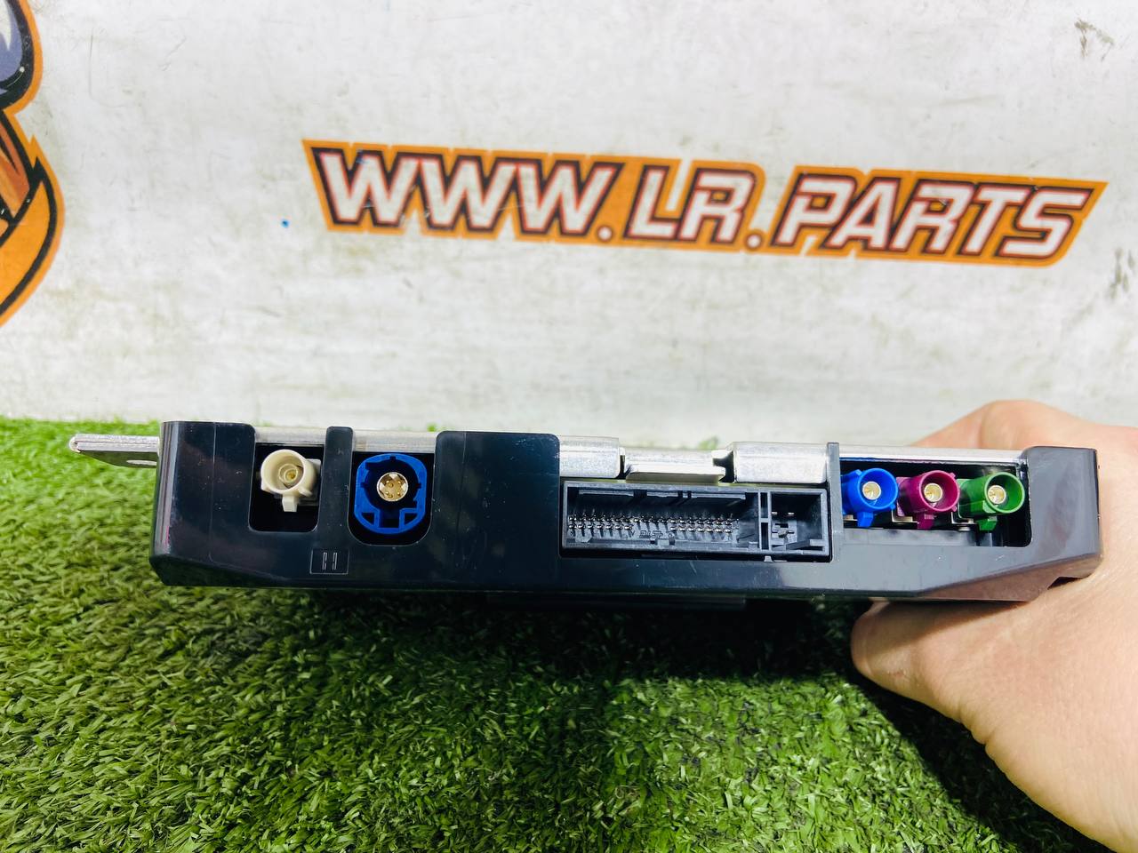 T2R22708 Control module for the telematics system Jaguar E-Pace X540 (2017-) Used cost € in stock 1 pcs.