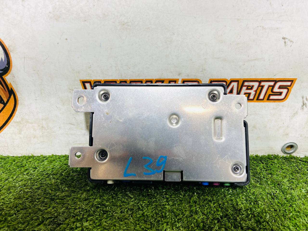 T2R22708 Control module for the telematics system Jaguar E-Pace X540 (2017-) Used cost € in stock 1 pcs.
