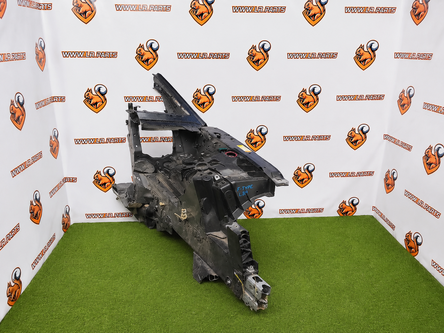 T2R25901 Front left quarter panel Jaguar F-Type X152 (2014-) Used cost € in stock 2 pcs.