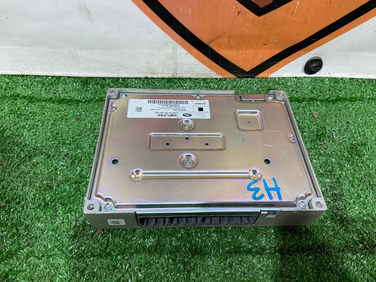 T2R28219 AUDIO Amplifier Jaguar F-Pace X761 (2017-) Used cost 300 € in stock 1 pcs.