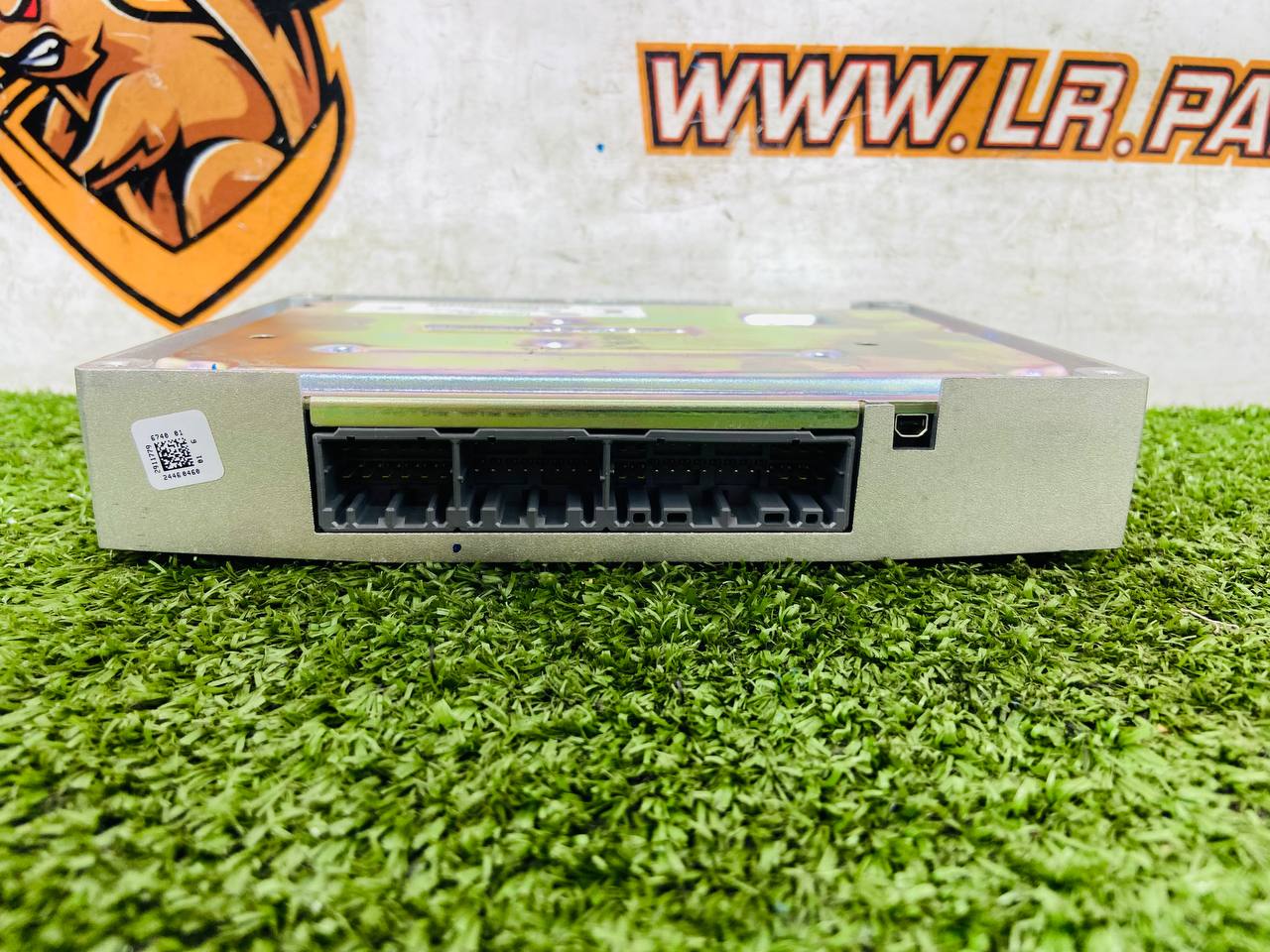 T2R28219 AUDIO Amplifier Jaguar F-Pace X761 (2017-) Used cost 300 € in stock 1 pcs.