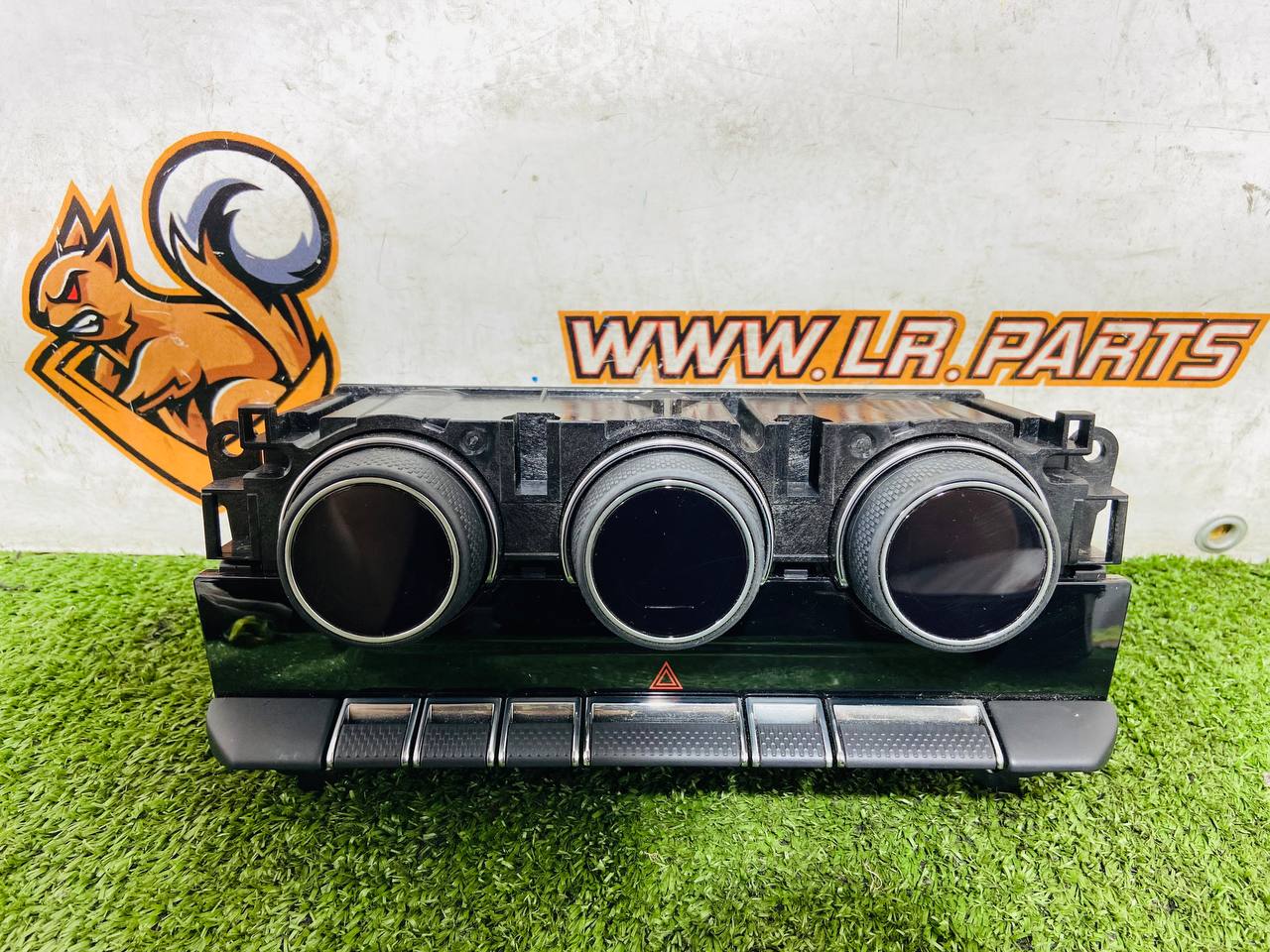 T2R47430 Jaguar F-Type X152 (2014-) Air Conditioner Control Panel Used cost € in stock 1 pcs.