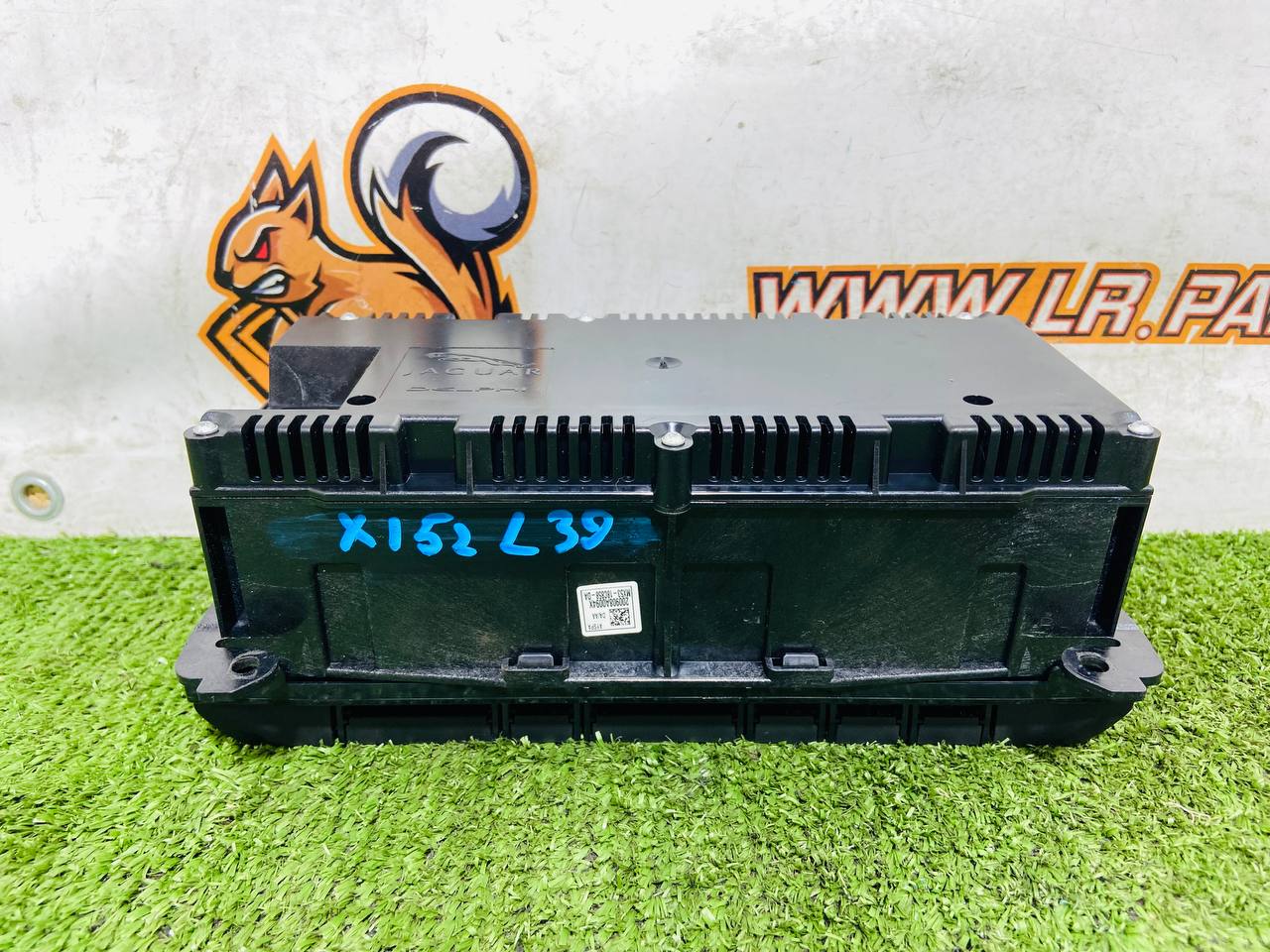 T2R47430 Jaguar F-Type X152 (2014-) Air Conditioner Control Panel Used cost € in stock 1 pcs.