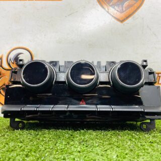 T2R47430 Jaguar F-Type X152 (2014-) Air Conditioner Control Panel Used cost  € in stock 1 pcs.