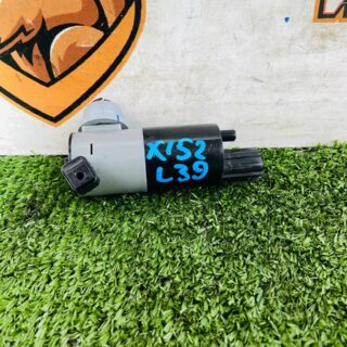 T2R7592 Windshield washer pump (square) Jaguar F-Type X152 (2014-) Used cost  € in stock 1 pcs.