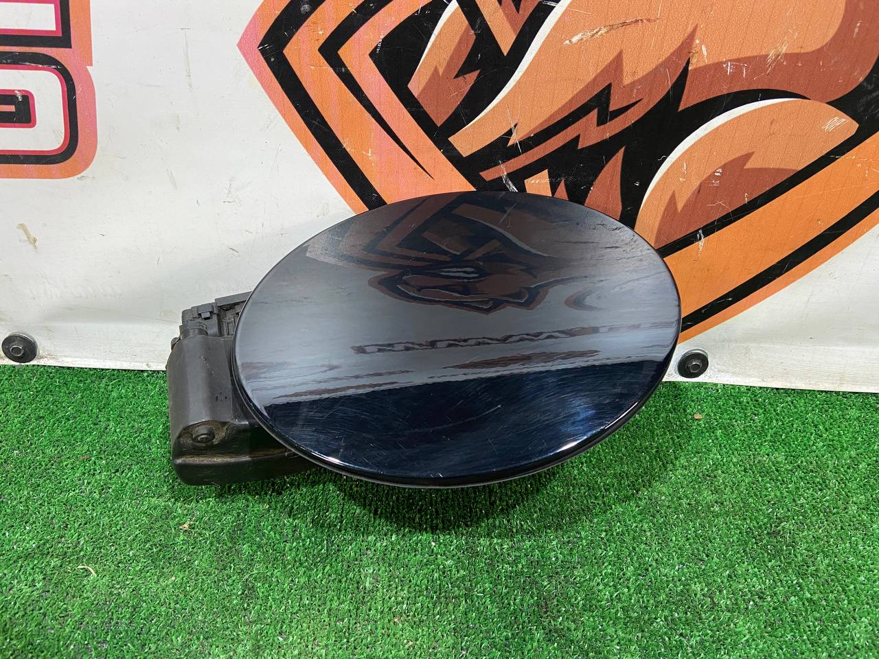 T4A1163 Fuel cap flap Jaguar F-Pace X761 (2017-) Used cost 50 € in stock 1 pcs.