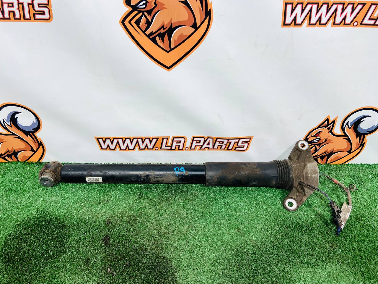 T4A11923KIT Rear right shock absorber for Jaguar F-Pace X761 (2017-) Used cost 280 € in stock 3 pcs.