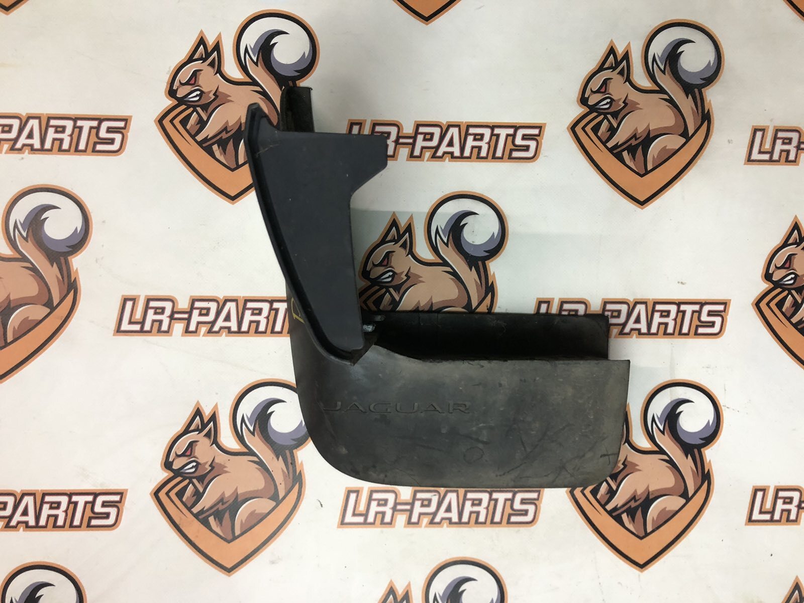 T4A13121 Wing molding left lower Jaguar F-Pace X761 (2017-) Used cost 31 € in stock 1 pcs.