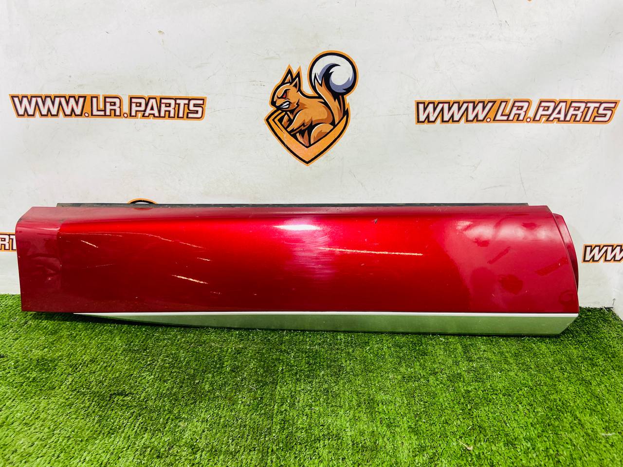 T4A13646LML Lower rear left door molding for Jaguar F-Pace X761 (2017-) Used cost 80 € in stock 1 pcs.