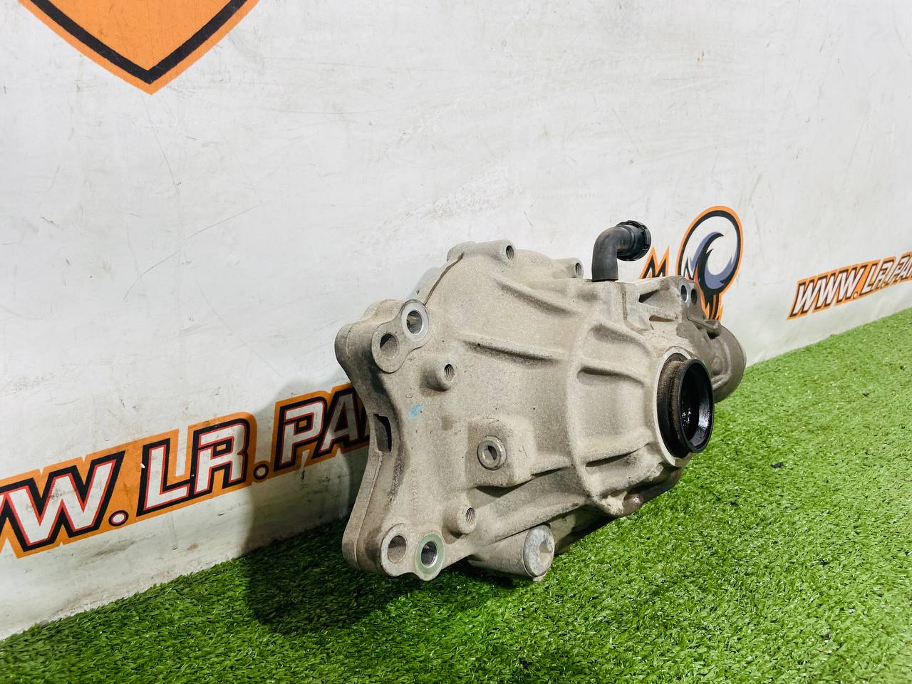 T4A18129 Front Reduction Gear 3.73 Jaguar F-Pace X761 (2017-) Used cost 600 € in stock 1 pcs.