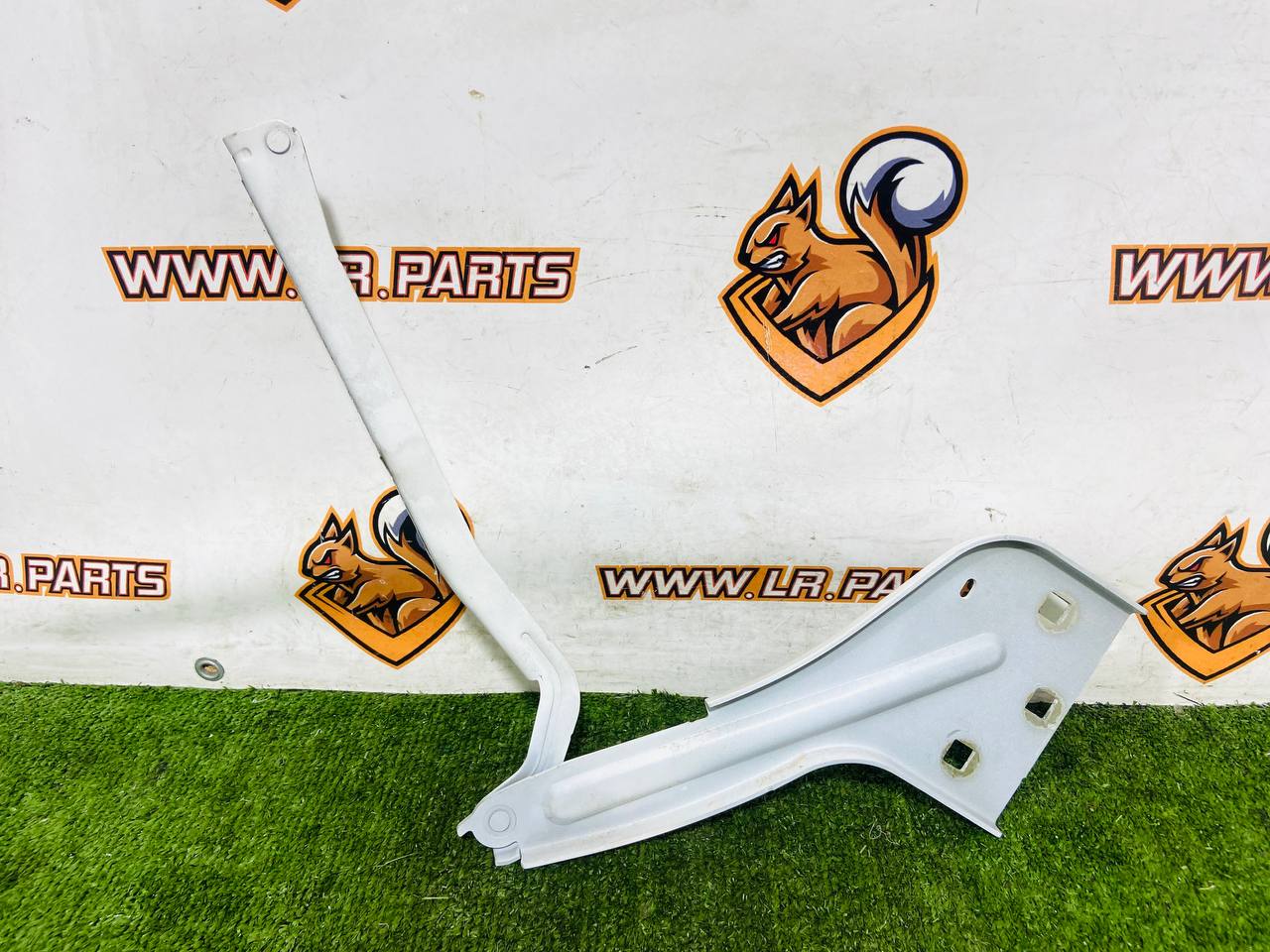 T4A1898 Right Hood Hinge Jaguar F-Pace X761 (2017-) Used - Image 17