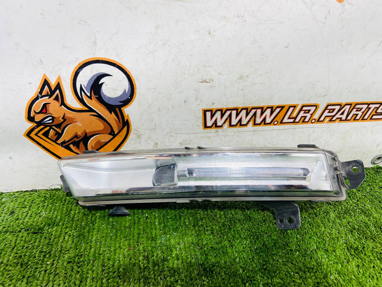 T4A28764 Left Fog Light for Jaguar F-Pace X761 (2017-) Used cost 150 € in stock 2 pcs.