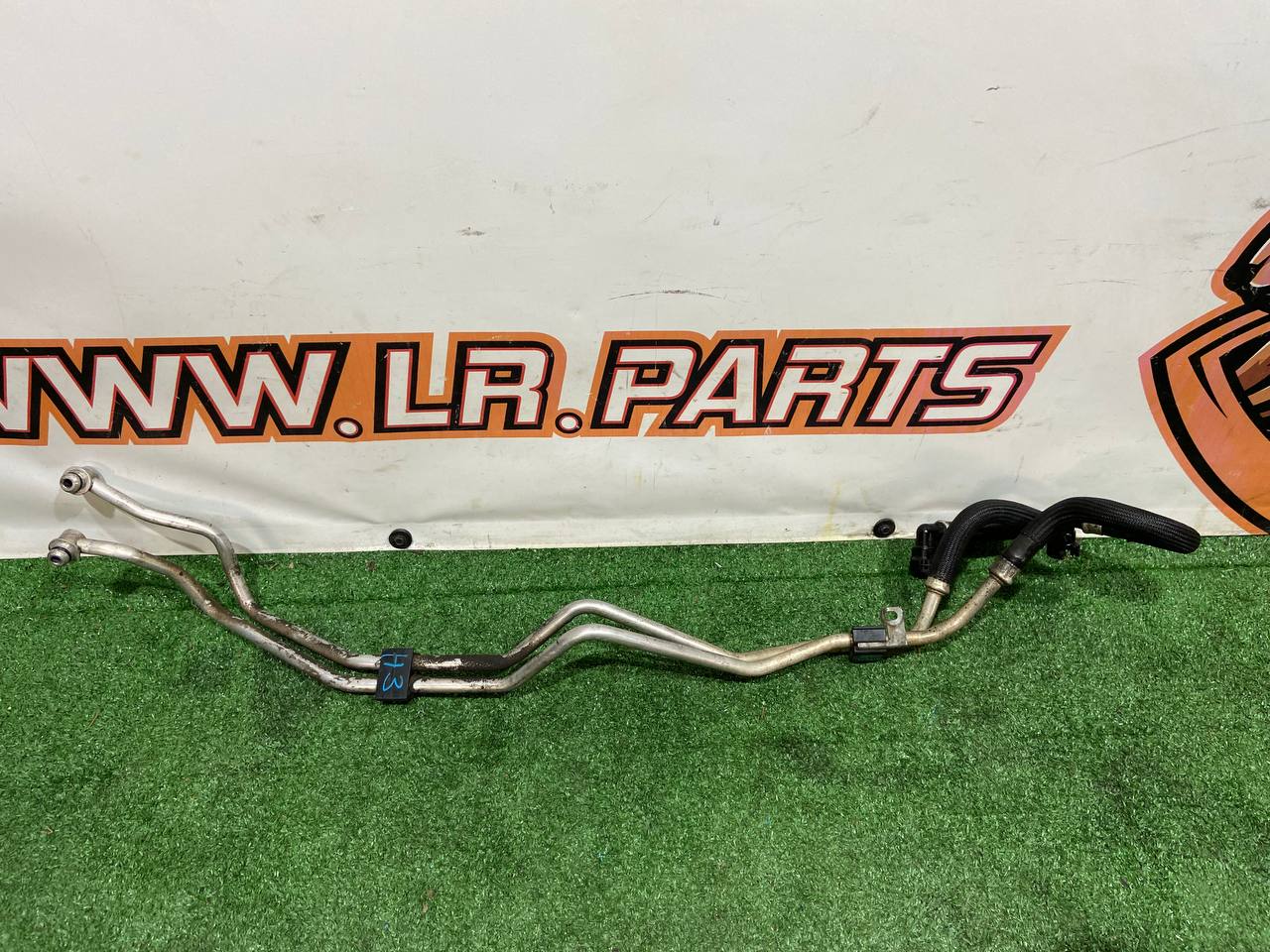 T4A3258 Oil radiator pipe Jaguar F-Pace X761 (2017-) Used cost 60 € in stock 4 pcs.