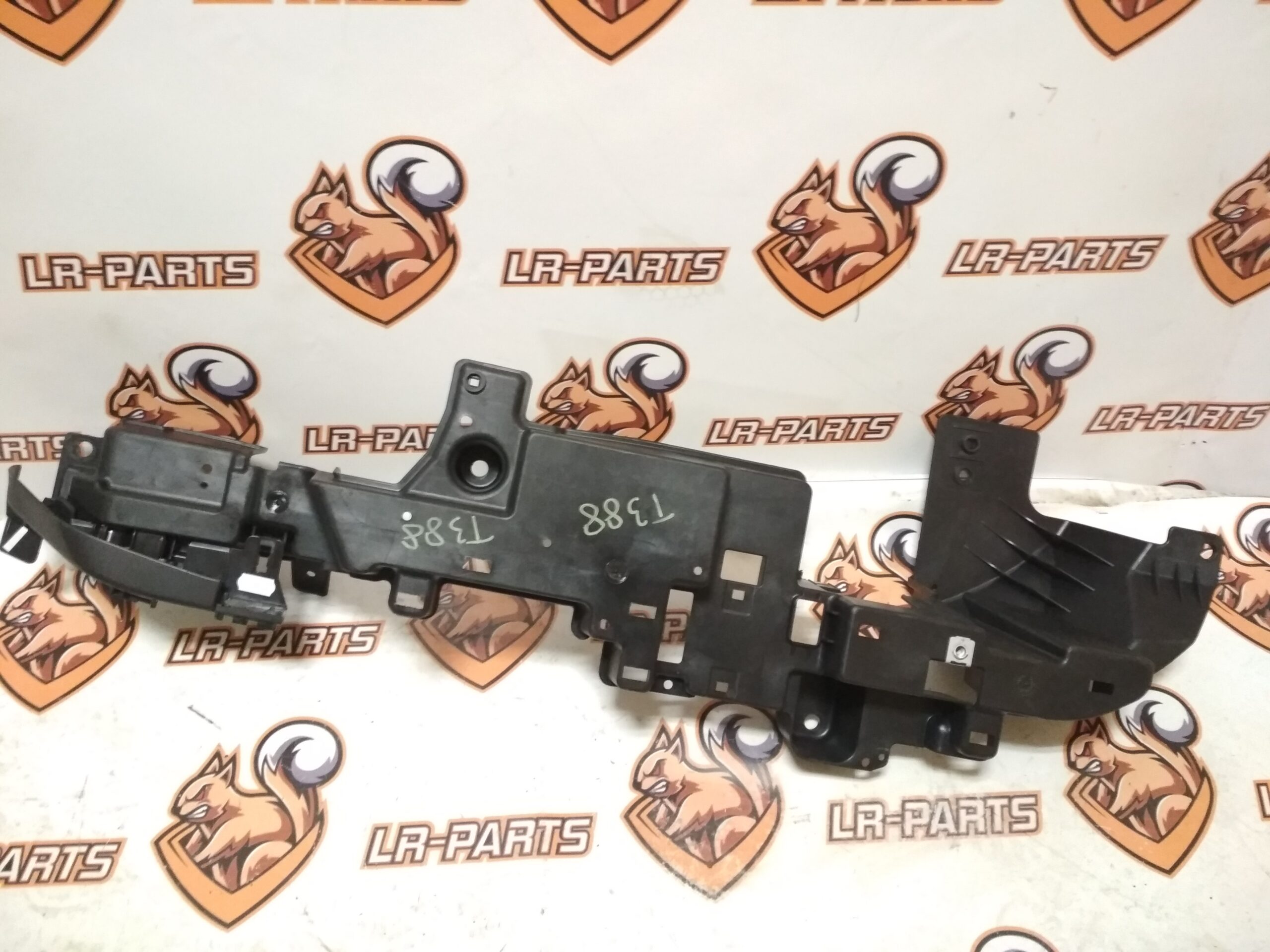 T4A3462 Left Supporting Panel Jaguar F-Pace X761 (2017-) Used cost 30 € in stock 2 pcs.