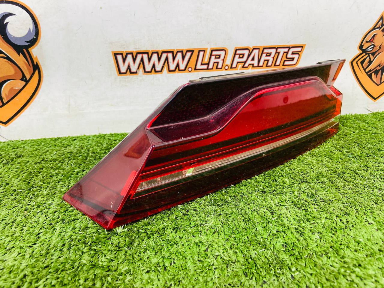 T4A36236 Left rear taillight on the trunk lid 2021- Jaguar F-Pace X761 (2017-) Used cost 250 € in stock 1 pcs.