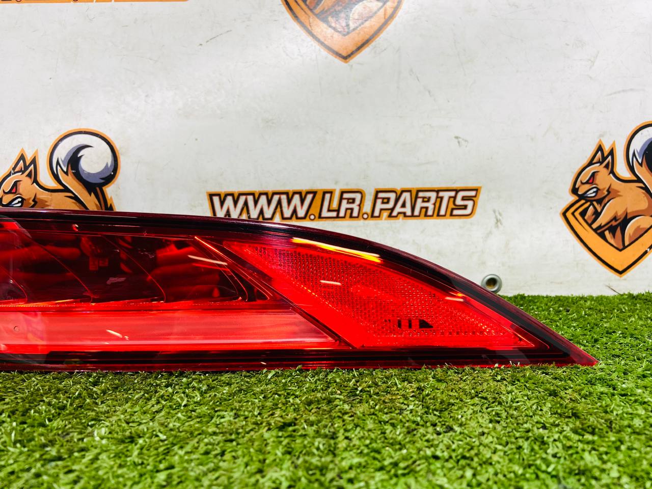 T4A37907 Right rear wing lantern USA Jaguar F-Pace X761 (2017-) Used cost 150 € in stock 1 pcs.