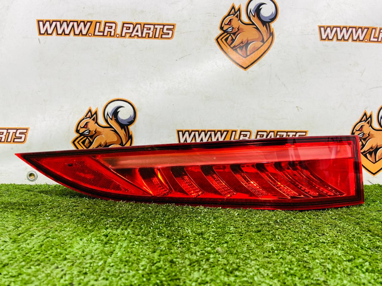T4A37907 Right rear wing lantern USA Jaguar F-Pace X761 (2017-) Used cost 150 € in stock 1 pcs.