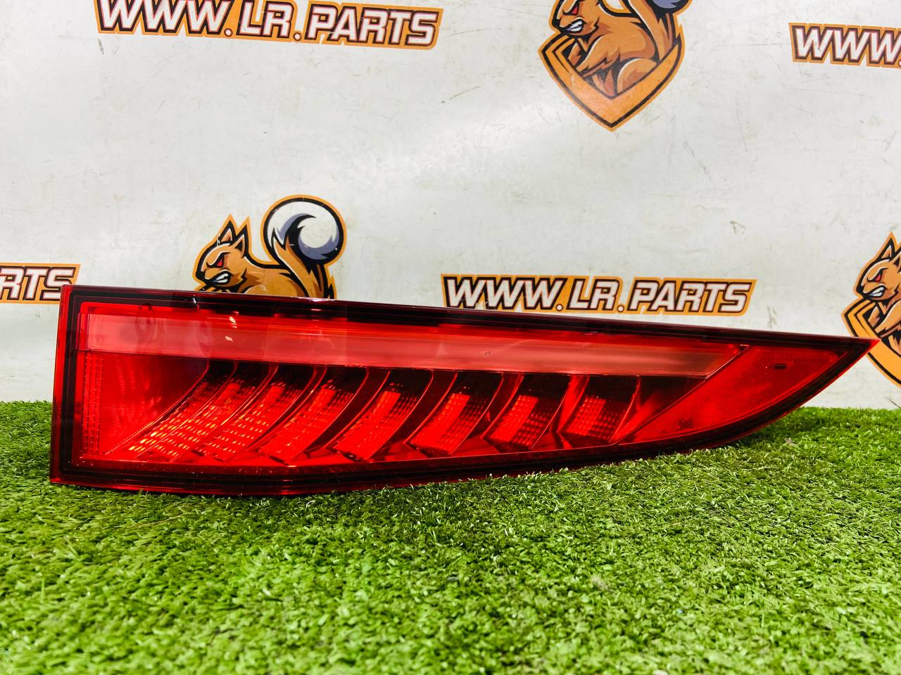 T4A37910 Left rear fender lamp for USA Jaguar F-Pace X761 (2017-) Used cost 115 € in stock 1 pcs.