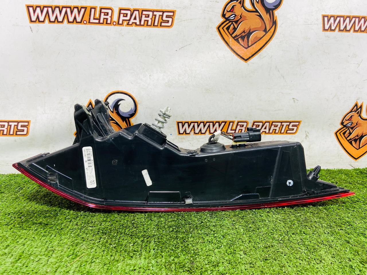 T4A37910 Left rear fender lamp for USA Jaguar F-Pace X761 (2017-) Used cost 115 € in stock 1 pcs.