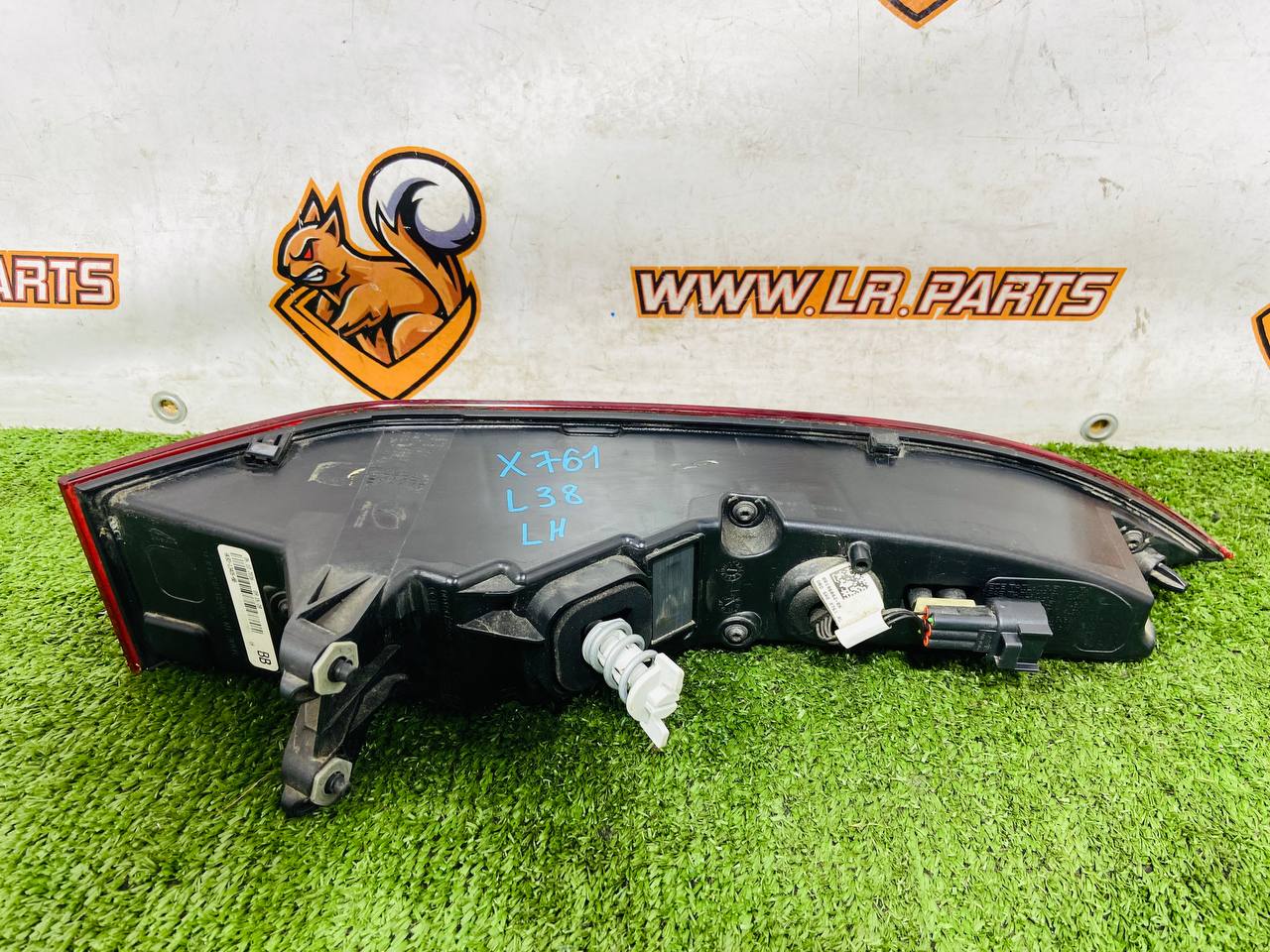 T4A37910 Left rear fender lamp for USA Jaguar F-Pace X761 (2017-) Used cost 115 € in stock 1 pcs.