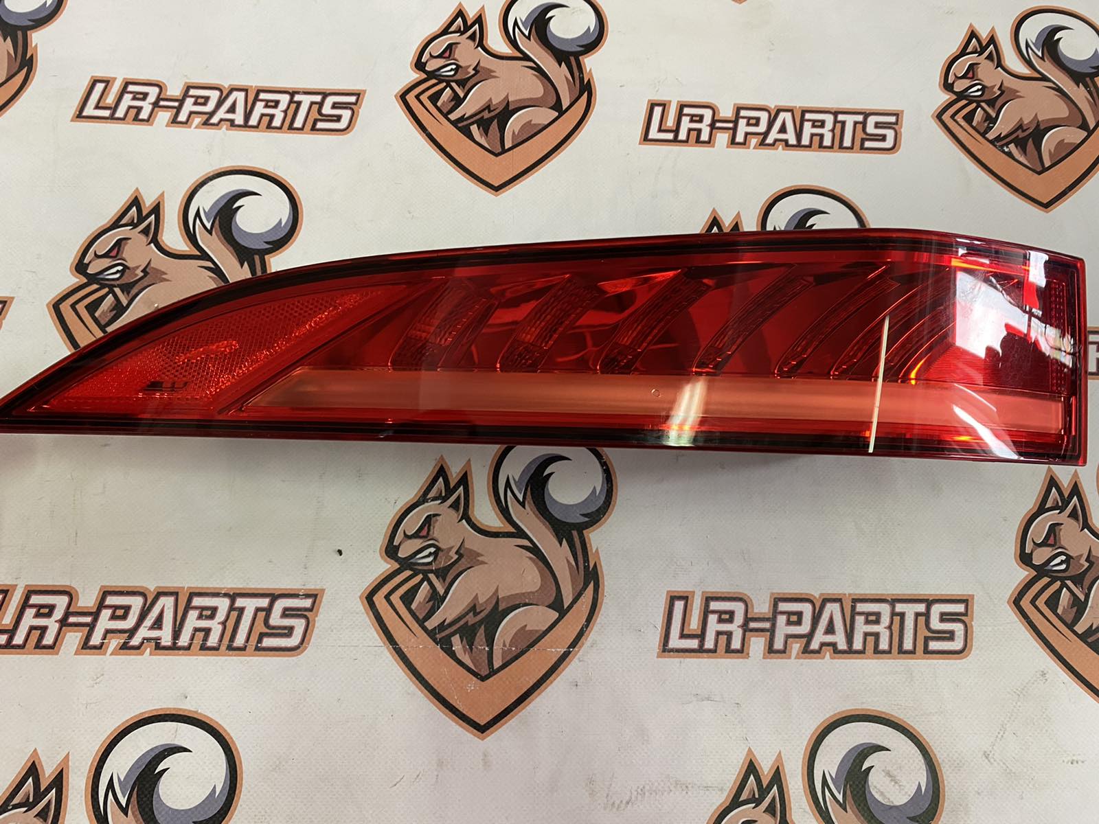 T4A37910 Left rear fender lamp for USA Jaguar F-Pace X761 (2017-) Used cost 115 € in stock 1 pcs.