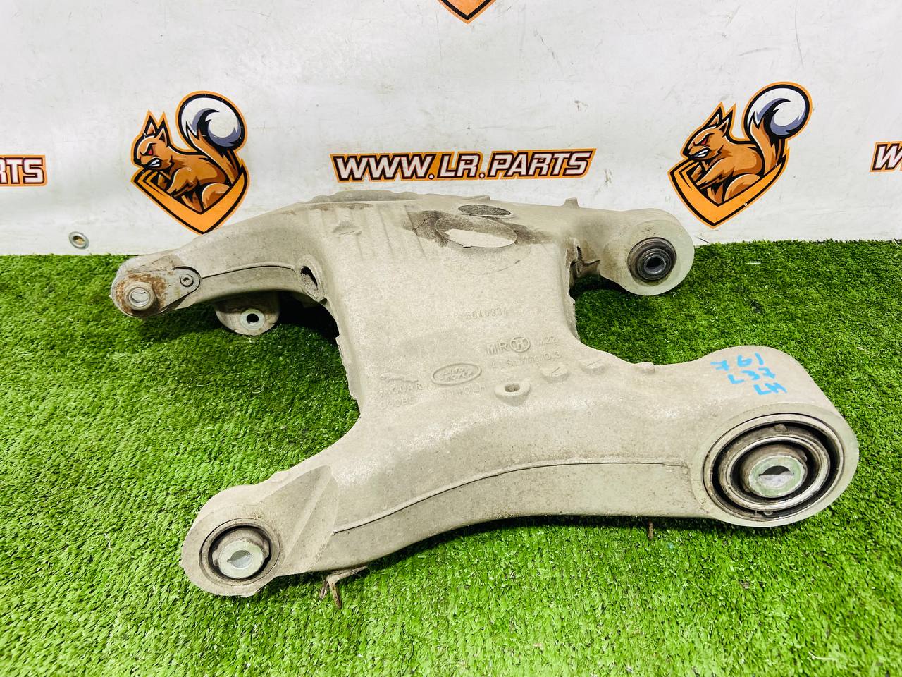 T4A41530 Rear left lower lever Jaguar F-Pace X761 (2017-) Used cost 150 € in stock 2 pcs.