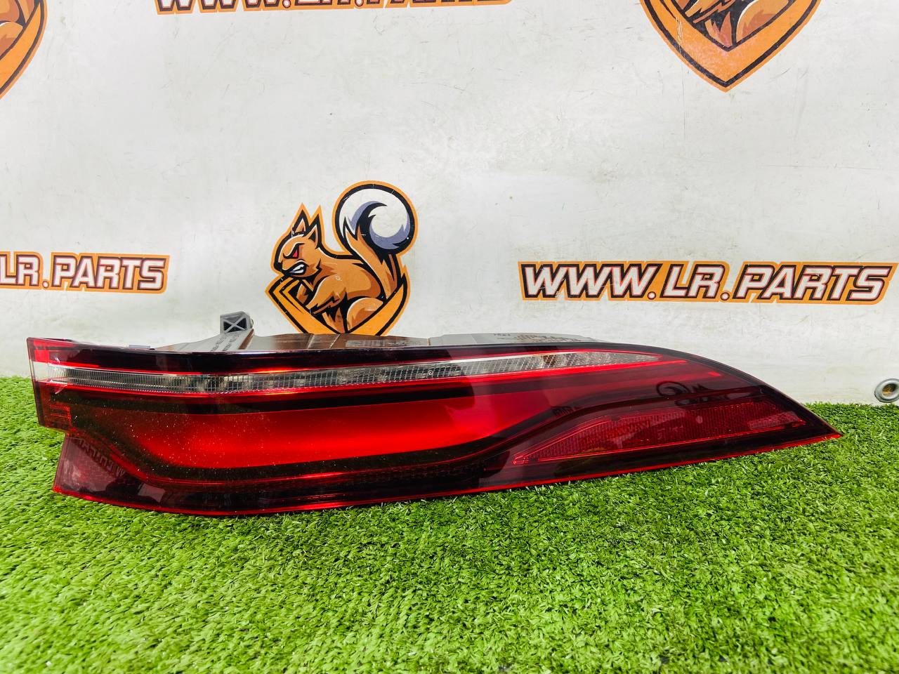 T4A44670 Right rear wing lamp 2021- Jaguar F-Pace X761 (2017-) Second hand cost 350 € in stock 2 pcs.
