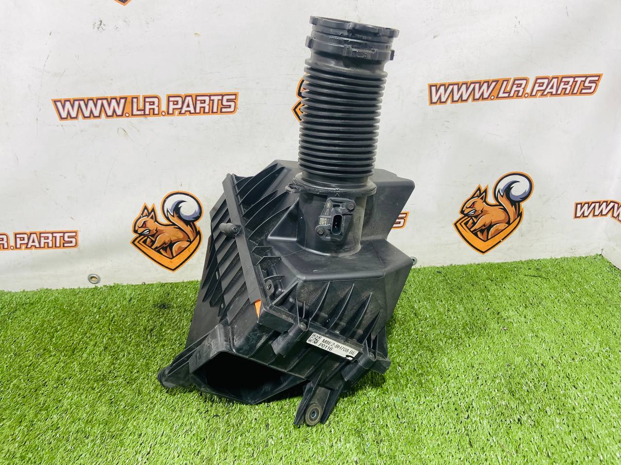 113123507 Right air filter housing 3.0IE AJ20P6 Petrol Range Rover Sport L461 (2023-) Used cost 450 € in stock 1 pcs.