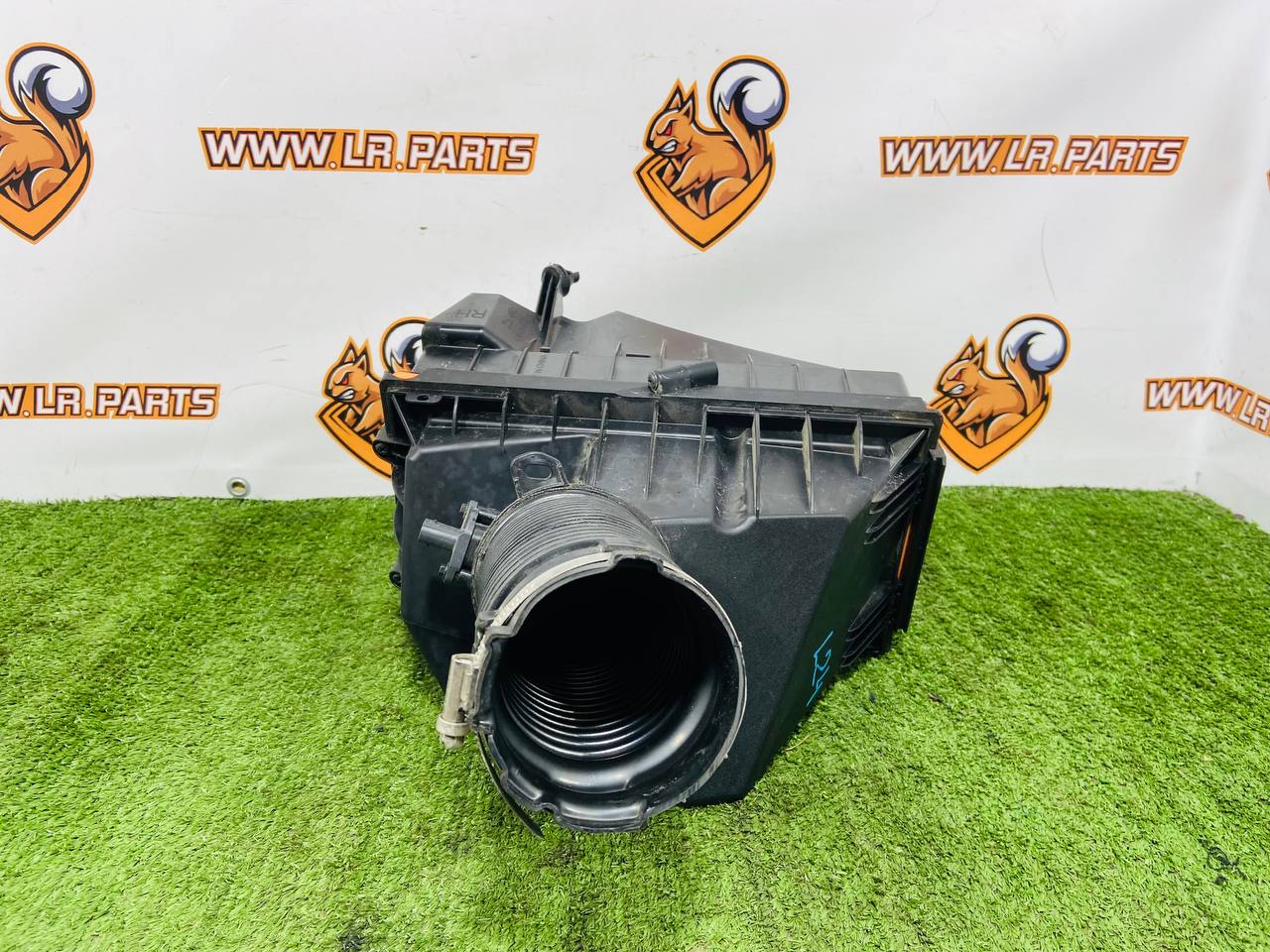 113123507 Right air filter housing 3.0IE AJ20P6 Petrol Range Rover Sport L461 (2023-) Used cost 450 € in stock 1 pcs.