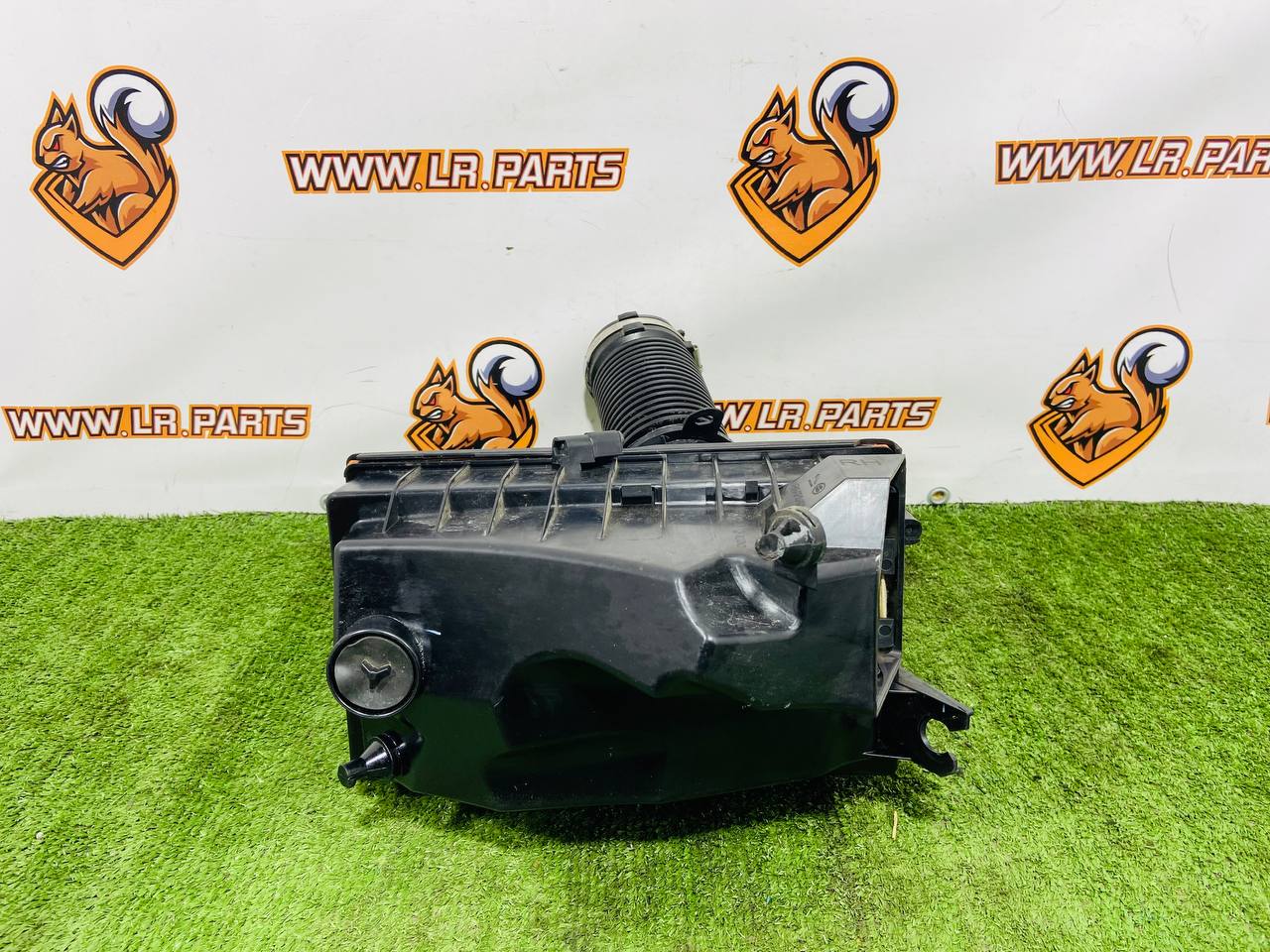 113123507 Right air filter housing 3.0IE AJ20P6 Petrol Range Rover Sport L461 (2023-) Used cost 450 € in stock 1 pcs.