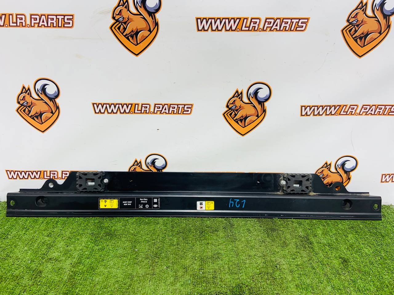 523123473 Front Upper Panel Range Rover Sport L461 (2023-) Used cost 200 € in stock 2 pcs.