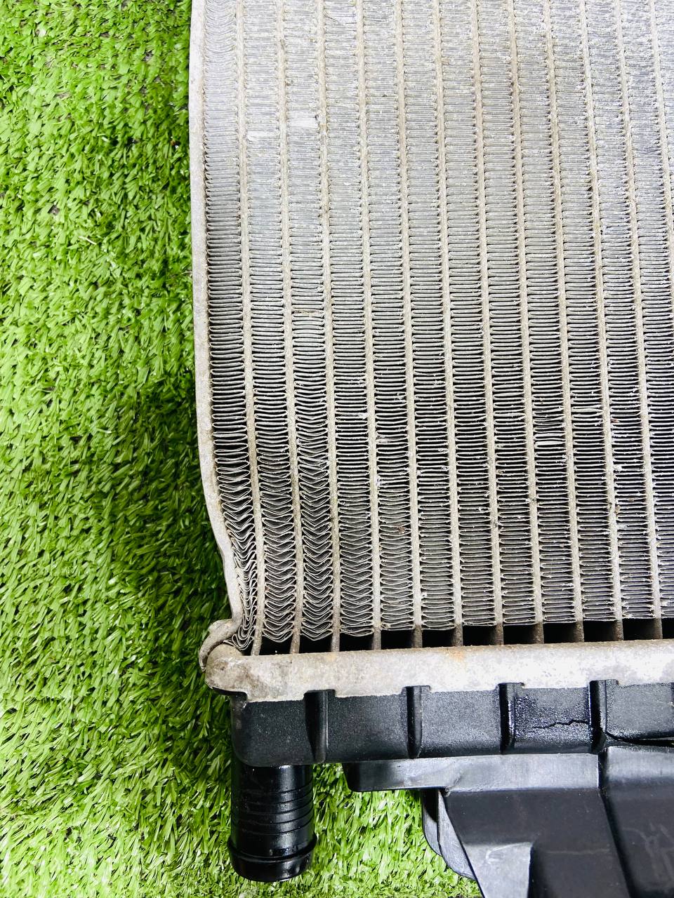 C2C39565 Radiator of the Jaguar F-Type X152 (2014-) supercharger, used. cost € in stock 1 pcs.