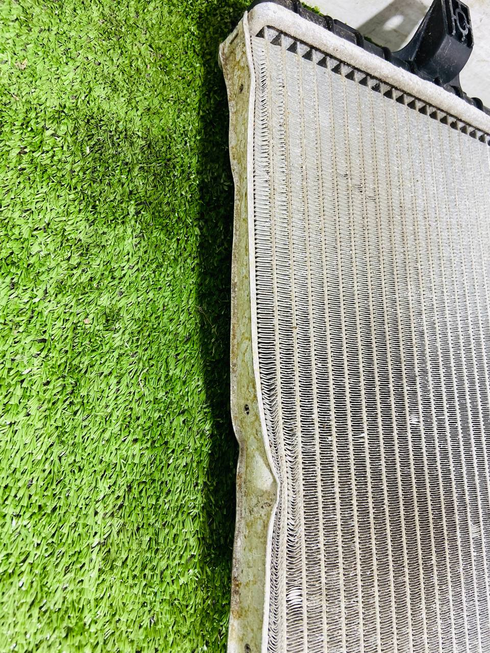 C2C39565 Radiator of the Jaguar F-Type X152 (2014-) supercharger, used. cost € in stock 1 pcs.