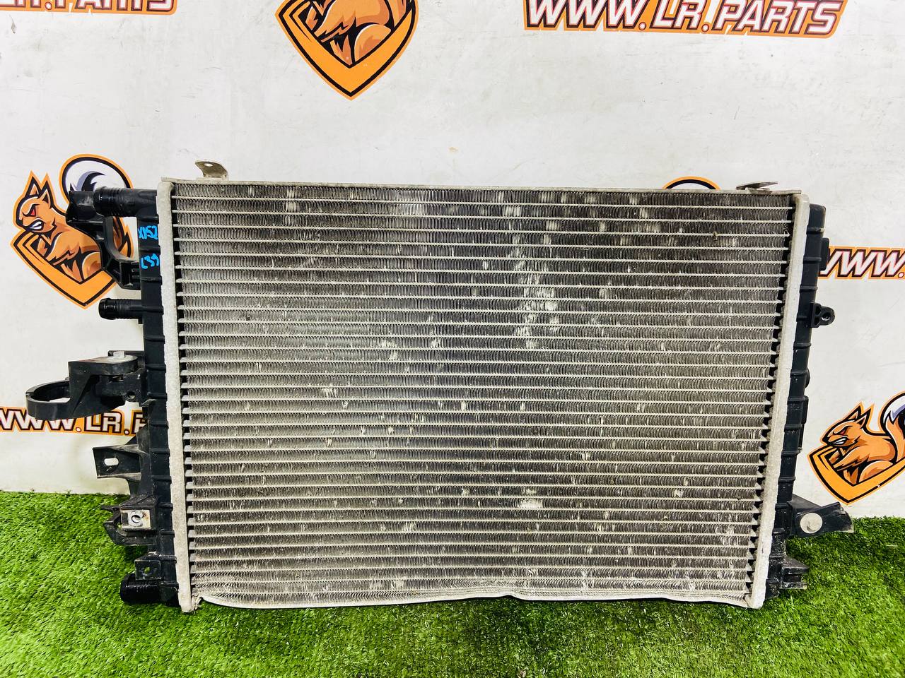 C2C39565 Radiator of the Jaguar F-Type X152 (2014-) supercharger, used. cost € in stock 1 pcs.