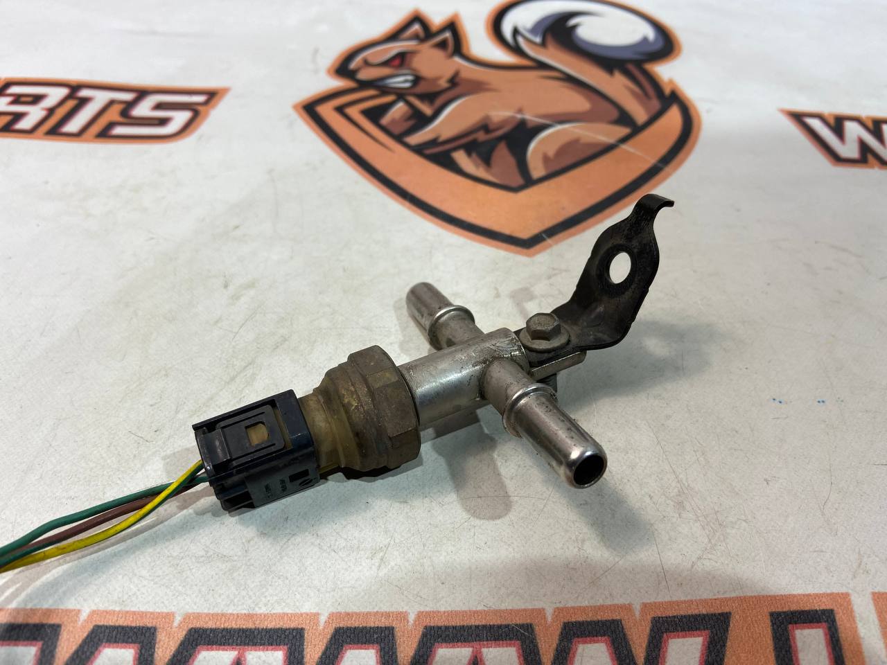 C2D50886 Fuel Pressure Sensor for Jaguar F-Pace X761 (2017-) Used cost 65 € in stock 1 pcs.