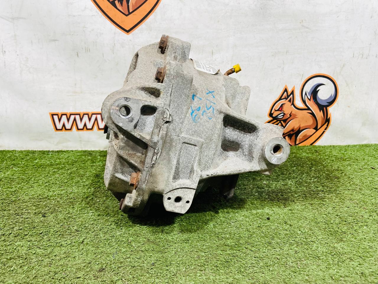 C2P26134 Rear differential 2.0ie 3.55 Jaguar F-Type X152 (2014-) Used cost € in stock 1 pcs.