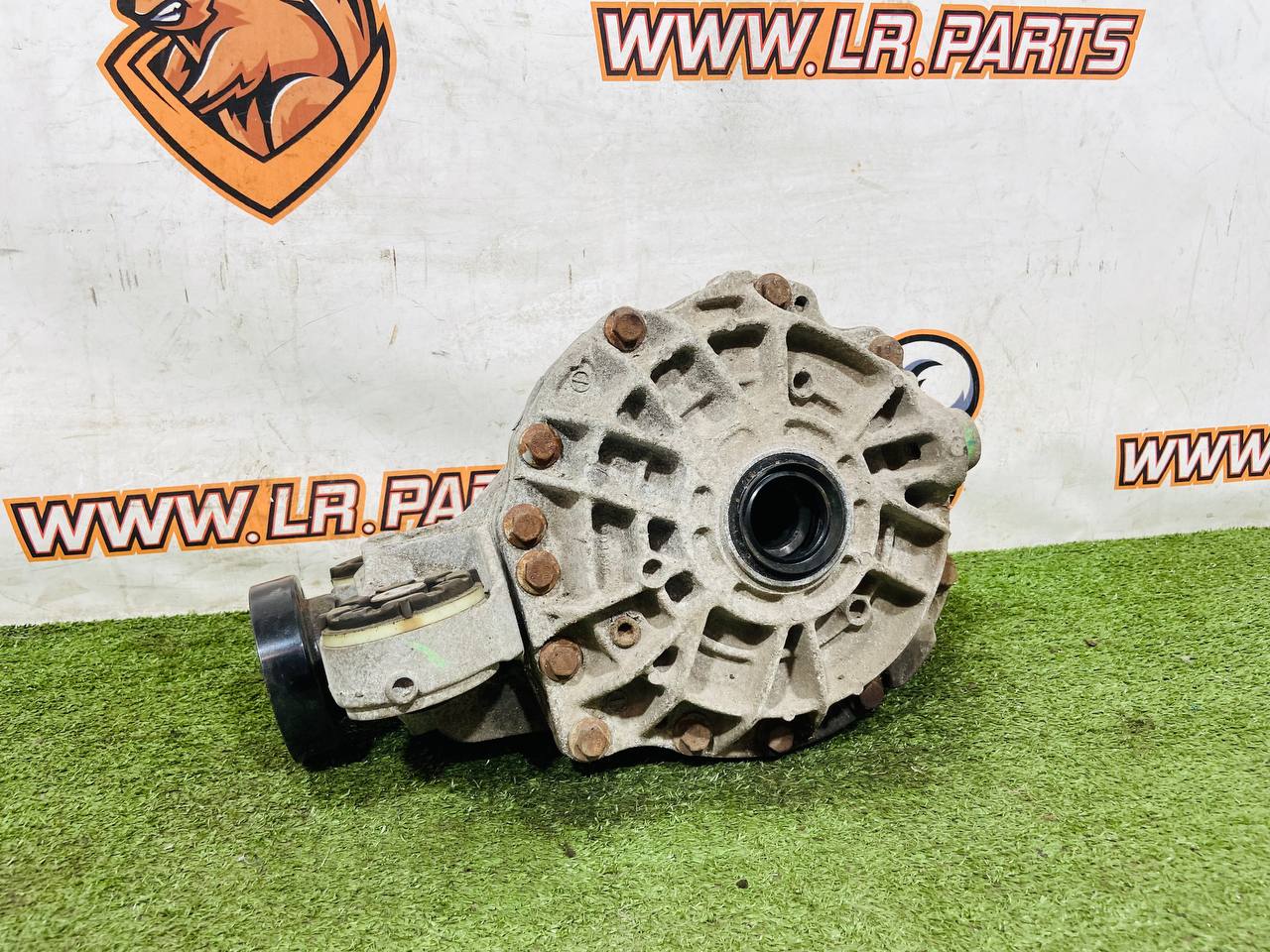 C2P26134 Rear differential 2.0ie 3.55 Jaguar F-Type X152 (2014-) Used cost € in stock 1 pcs.