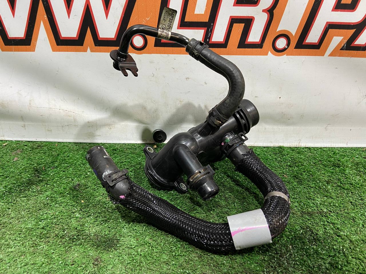 JDE39414 Cooling system 2.0TD three-way connector for Jaguar F-Pace X761 (2017-) Used cost 45 € in stock 1 pcs.