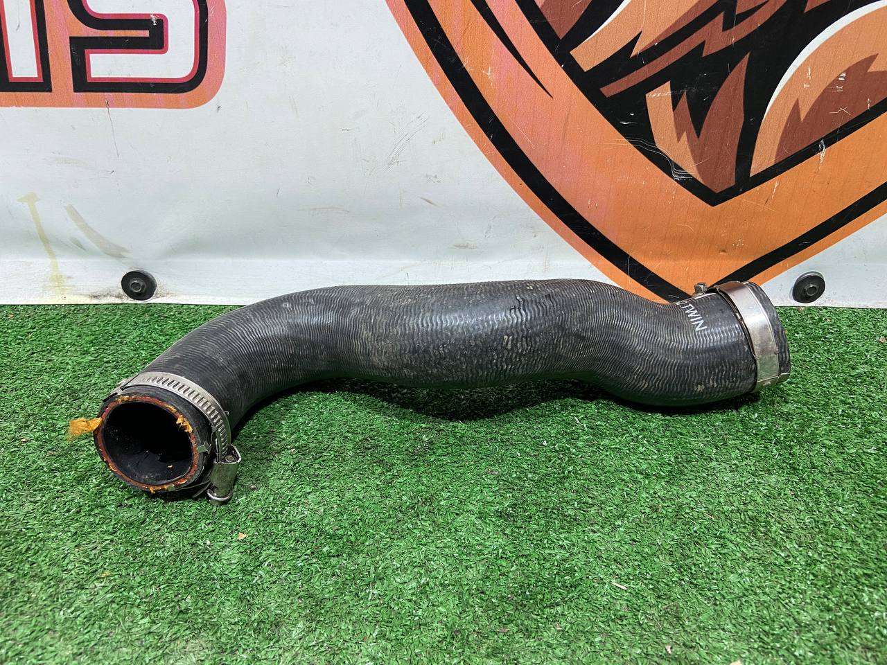 LR062463 Radiator Hose 3.0TD Range Rover Sport L494 (2014-2022) Used cost 45 € in stock 7 pcs.
