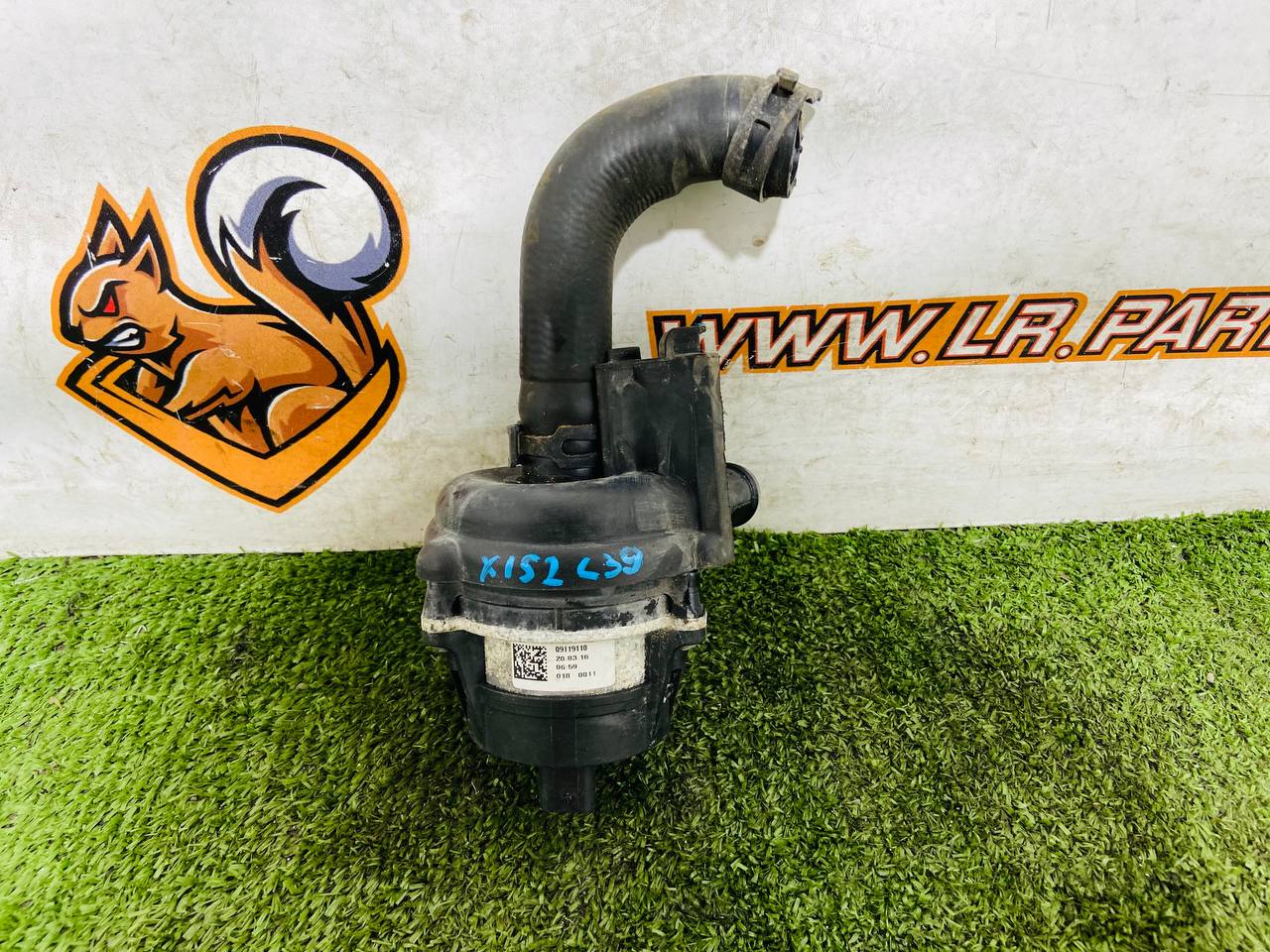 LR067228 Water pump 3.0 electric supplementary Range Rover Sport L494 (2014-2022) Used - Image 16