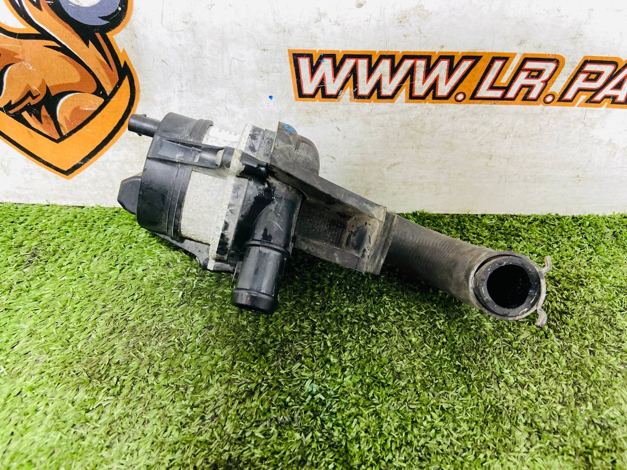 LR067228 Water pump 3.0 electric supplementary Range Rover Sport L494 (2014-2022) Used - Image 18