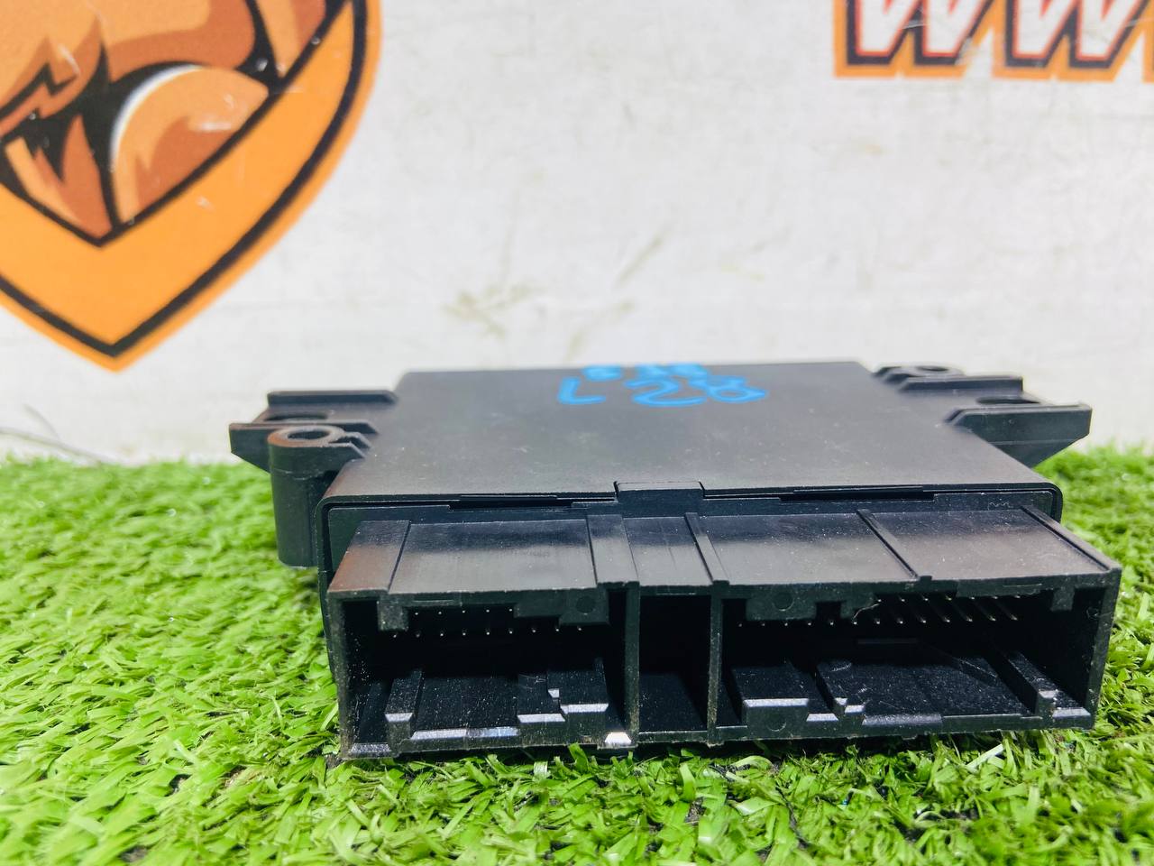 LR078891 Parking sensor control unit Land Rover Discovery Sport L550 (2015-) USED cost 100 € in stock 1 pcs.