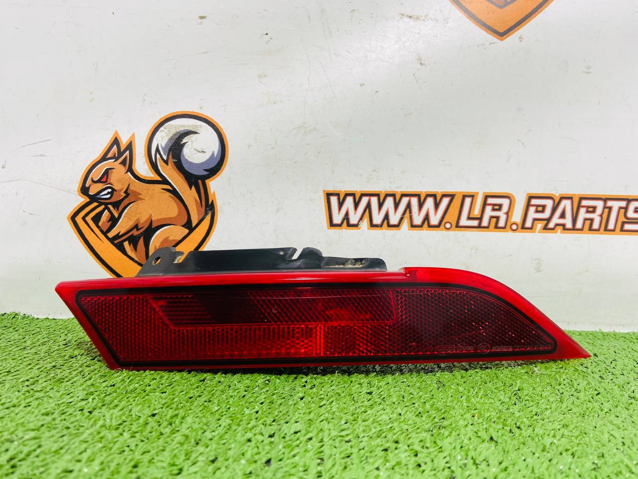 LR082083 Rear right fog lamp for Land Rover Discovery 5 L462 (2017-) Used - Image 12