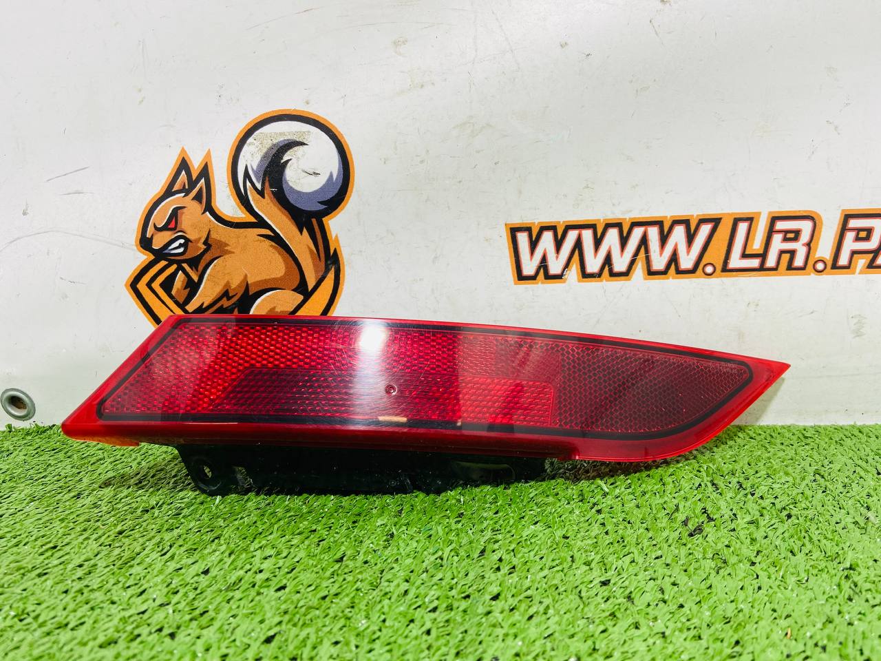LR082084 Left rear fog lamp for Land Rover Discovery 5 L462 (2017-) Used cost 120 € in stock 1 pcs.