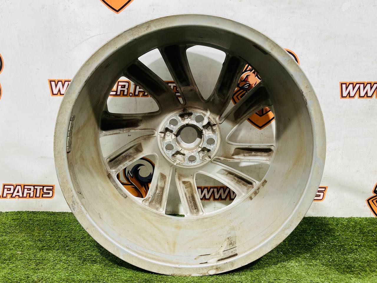 LR082901 Wheel disc R22 9.5J Aero V Sparkle Silver Land Rover Discovery 5 L462 (2017-) Used cost 250 € in stock 3 pcs.