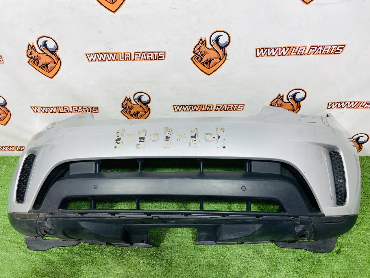 LR083059 Front bumper assembly for Land Rover Discovery 5 L462 (2017-) Used - Image 17