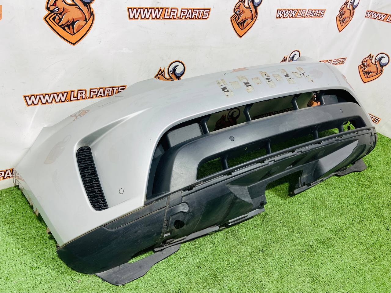 LR083059 Front bumper assembly for Land Rover Discovery 5 L462 (2017-) Used - Image 18