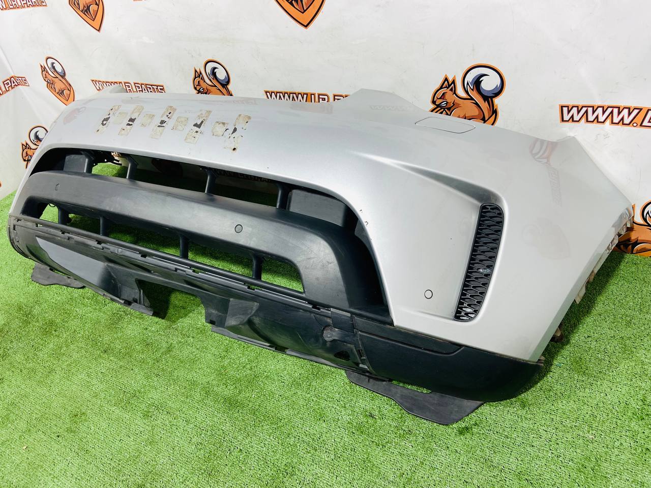 LR083059 Front bumper assembly for Land Rover Discovery 5 L462 (2017-) Used - Image 19