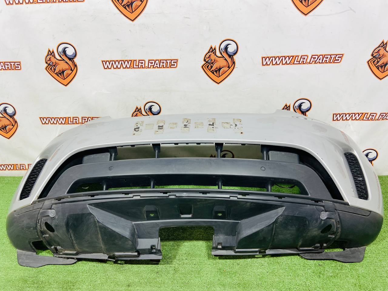 LR083059 Front bumper assembly for Land Rover Discovery 5 L462 (2017-) Used - Image 20
