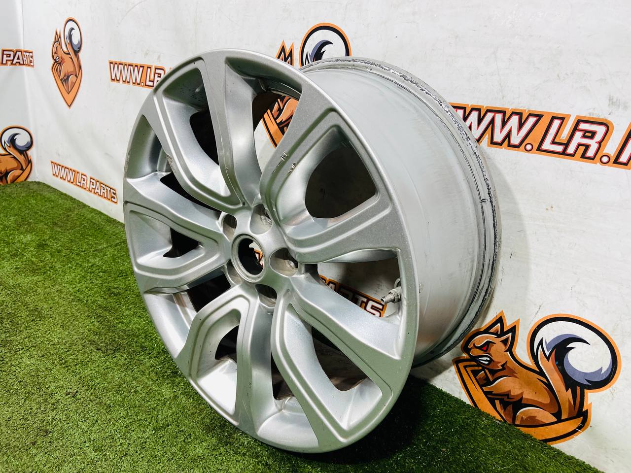 LR084668 Wheel drive R18 RANGE ROVER EVOQUE (L538) 2011-2018 Used cost 300 € in stock 3 pcs.